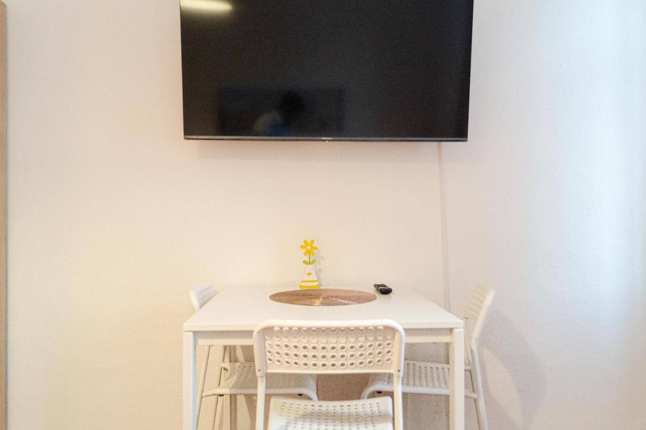 Comfy 2Br- Apartment Near Wiener Stadthalle Esterno foto