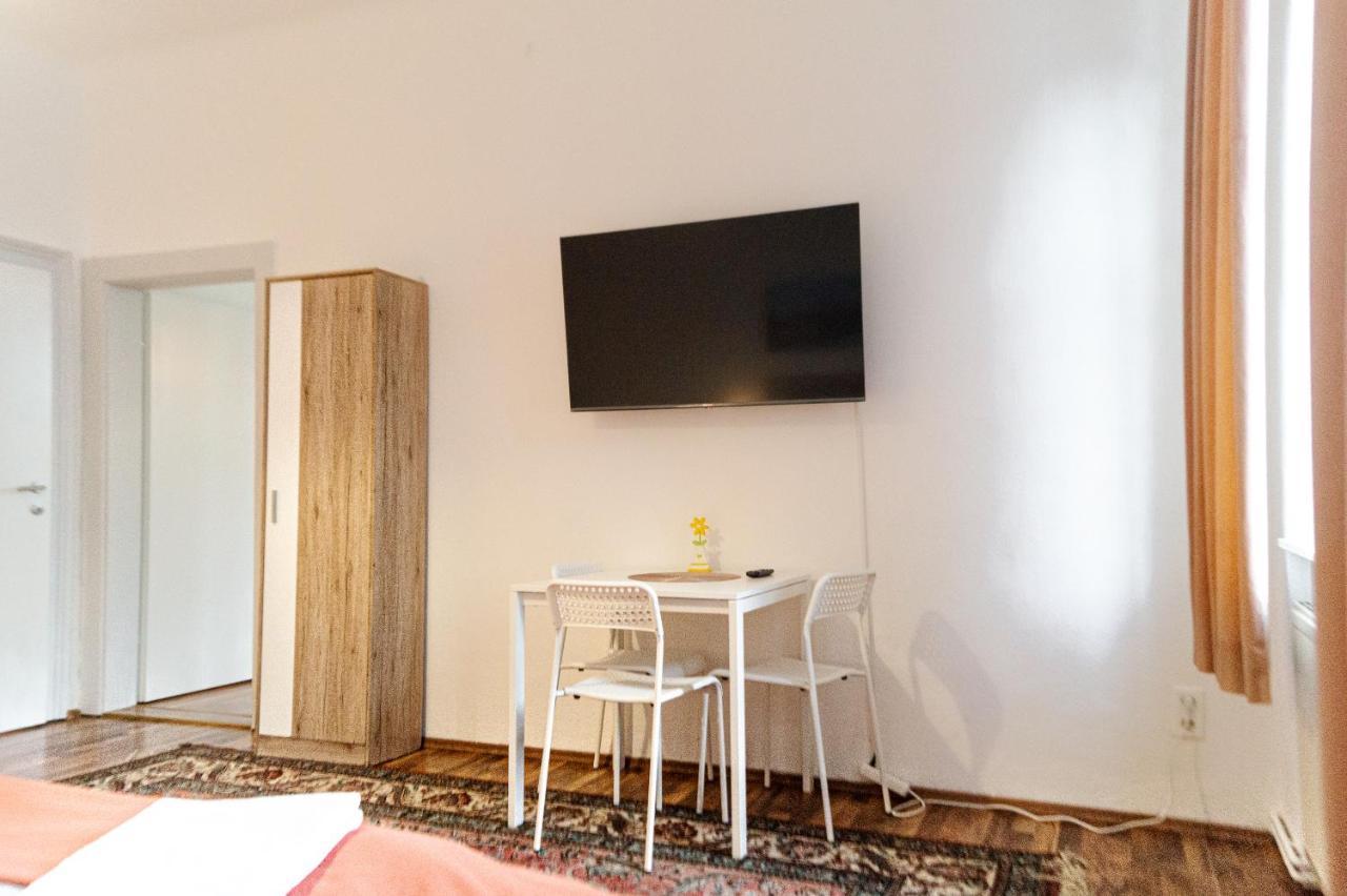 Comfy 2Br- Apartment Near Wiener Stadthalle Esterno foto